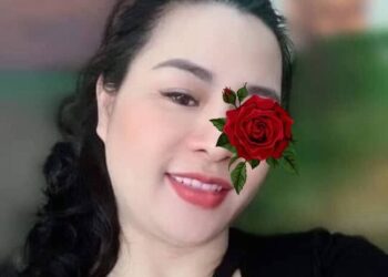 Sơn Ca - Gái già tìm tình trẻ kín đáo