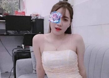 Hiếu Khanh - Gái già không ràng buộc tìm phi công trên 50 phút