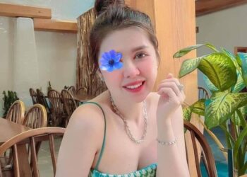 Khánh Thủy - Máy bay tìm trai giao lưu cuối tuần