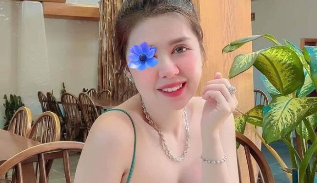 Khánh Thủy - Máy bay tìm trai giao lưu cuối tuần