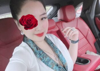 Ánh Trang - Máy bay bà già Quận Bình Thạnh tìm phi công lếu lều