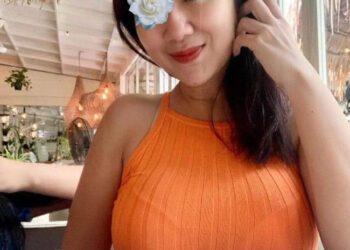 Cẩm Nhung - Máy bay bà già Quận 8 tìm trai trải nghiệm chuyện chăn gối