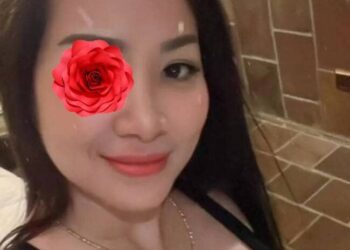 Hồng Phúc - Máy bay bà già Huyện Ba Tri bà trùm phòng tắm