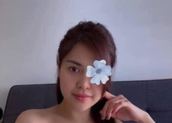 Khánh Mai - Máy bay bà già Quận 5 tìm chuối cong