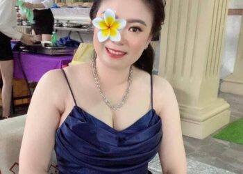 Ngọc Ðào - Máy bay bà già Huyện Hòa Bình tuyển phi công trên 50 phút