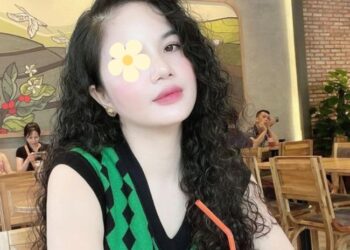 Thu Ngân - Máy bay bà già Quận 12 tìm trai súc bình thủy